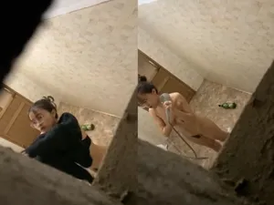 Quay lén nhân tình vú đẹp tắm, khe bướm chảy nước ròng ròng